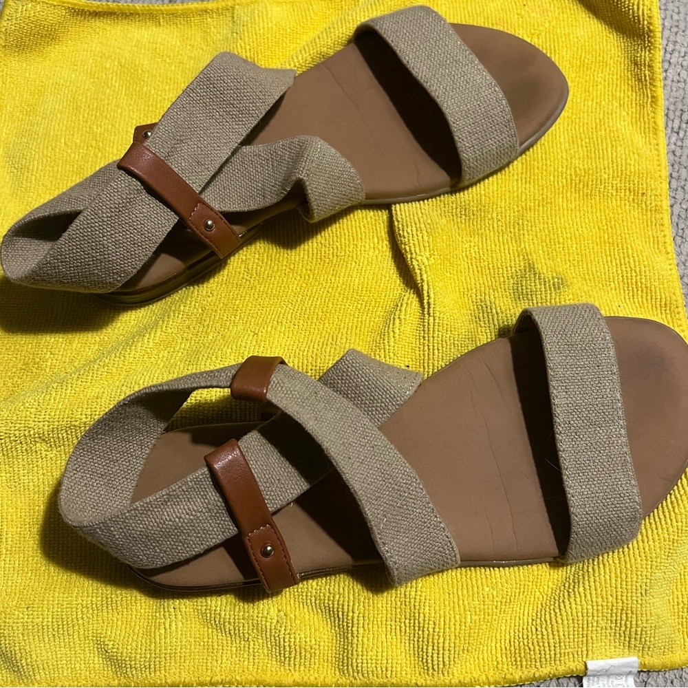 Elastic Strappy Sandal - tan - size 6.5